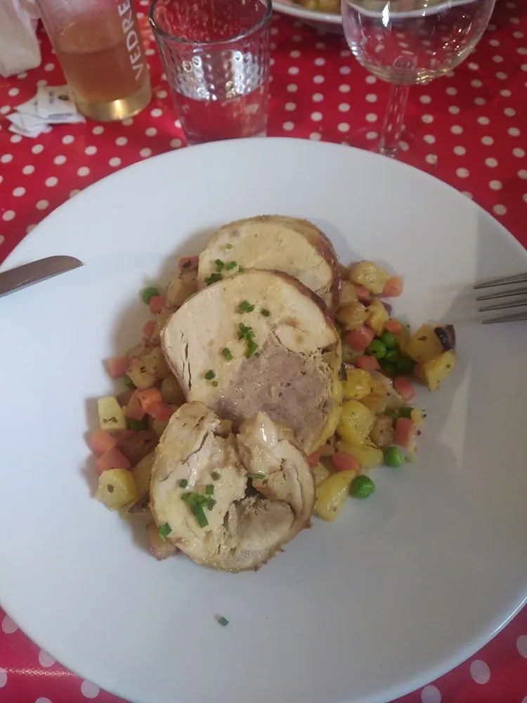Roulé de Poulet Avec Jardinière de Légumes de Saison